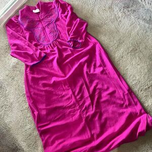 Vintage Vanity Fair Velour Hostess Fuschia House Gown Embroidered XXL Nap Dress